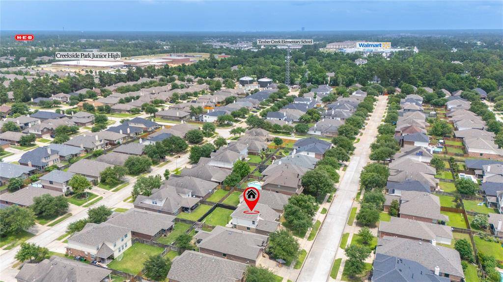 Close proximity to shopping