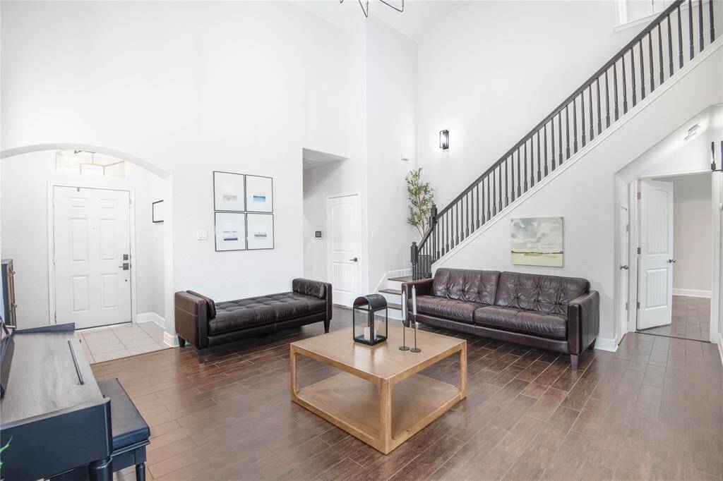 Alternate view family room