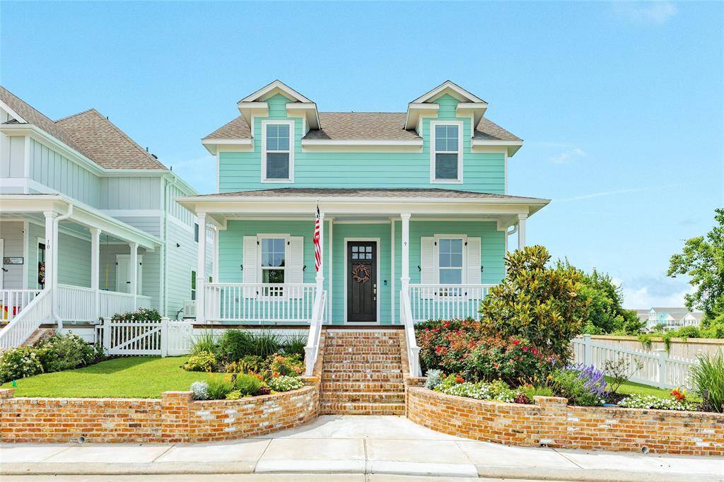 Excellent curb appeal in Galveston's most desirable neighborhood.