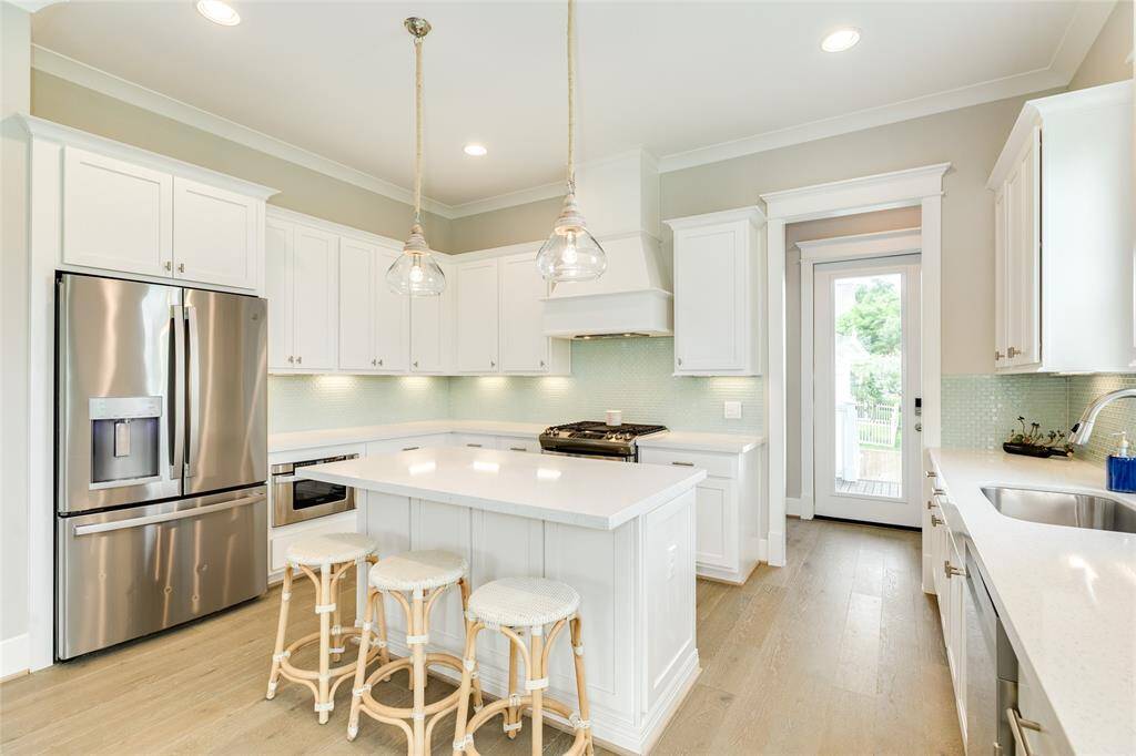 The gas range, space-saving microwave drawer, and clean finishes are stunning in this kitchen.