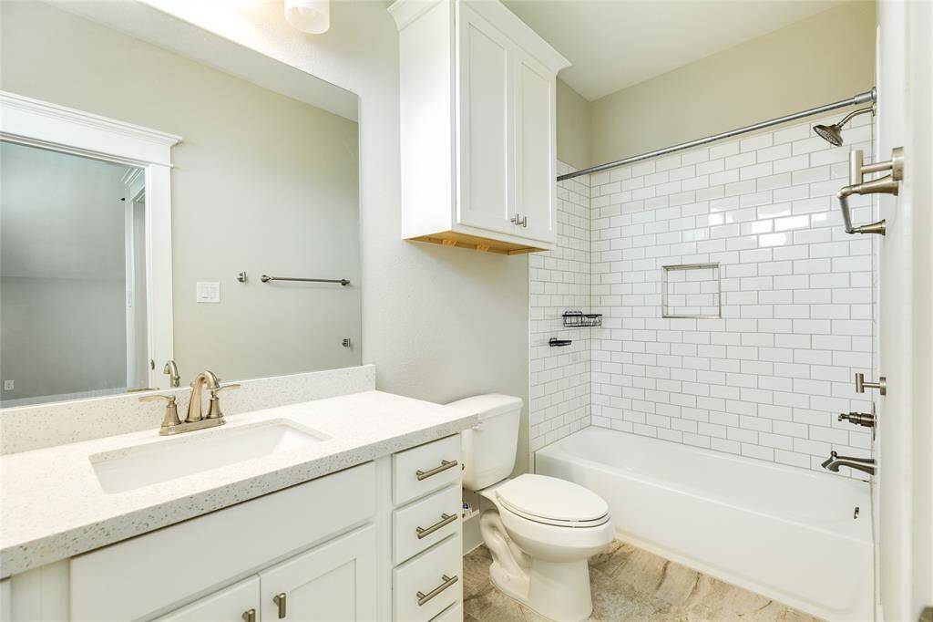 This is the en-suite bath for the upstairs suite and makes the perfect guest room or space for older teens and multigenerational households.