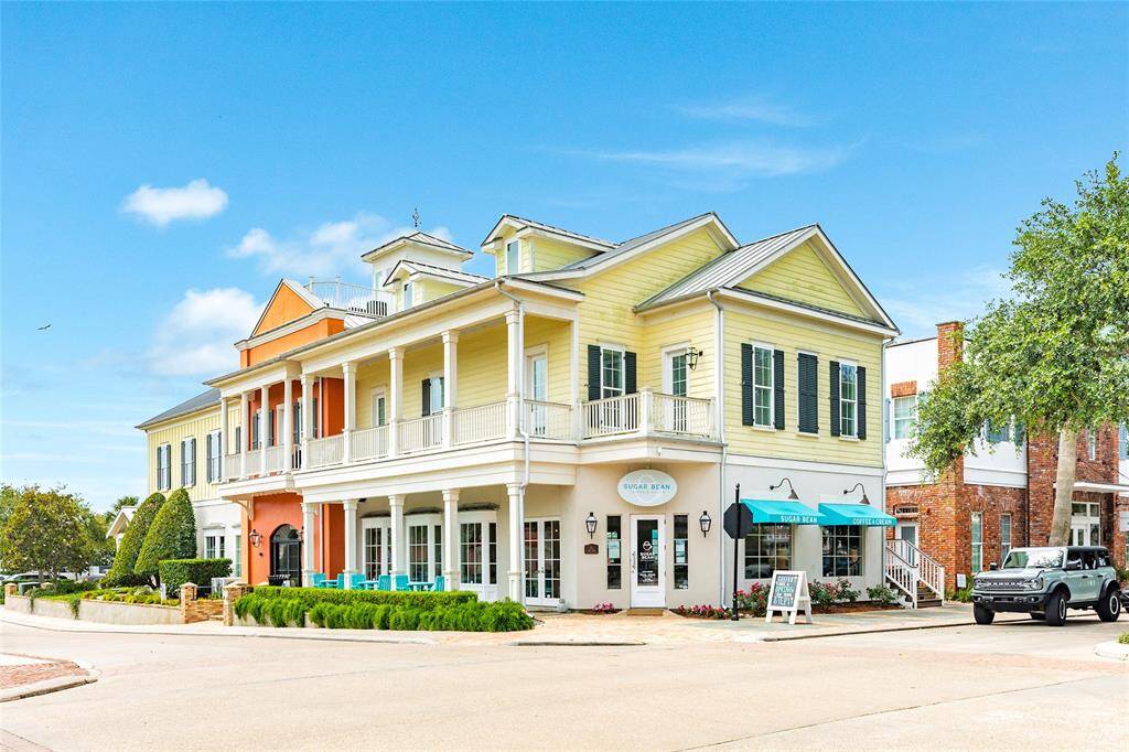 Coffee, ice cream, dining, and entertainment!