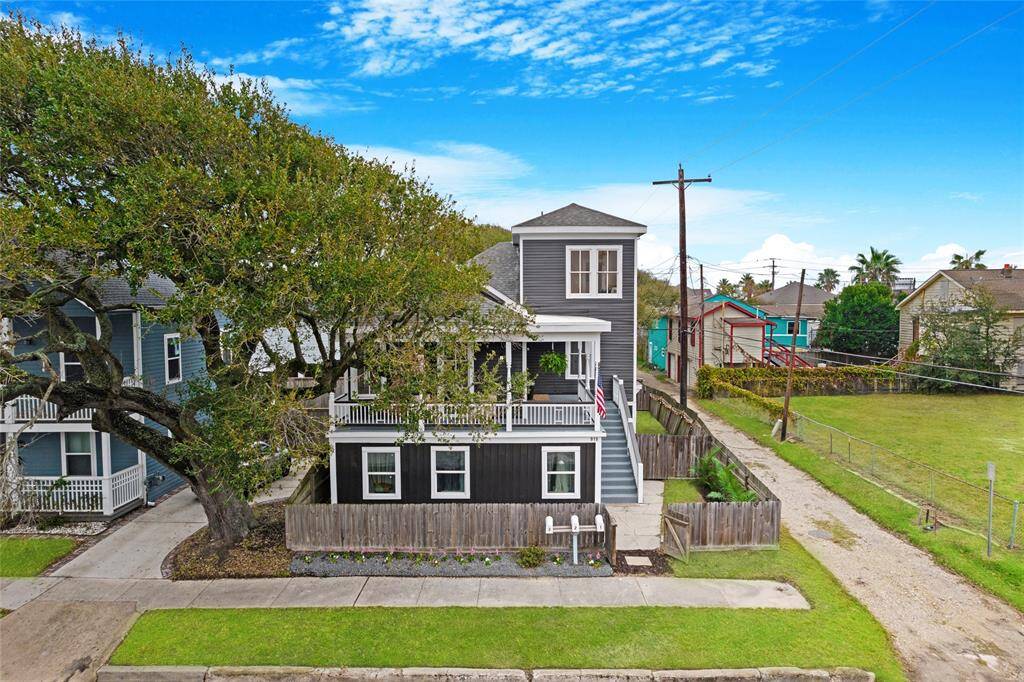 Welcome to 910 9th Street in Galveston, TX! A picture-perfect coastal charmer tucked beneath a canopy of mature oaks. This beautifully updated triplex offers curb appeal for days with fresh paint, a welcoming front porch, and historical Galveston vibes.