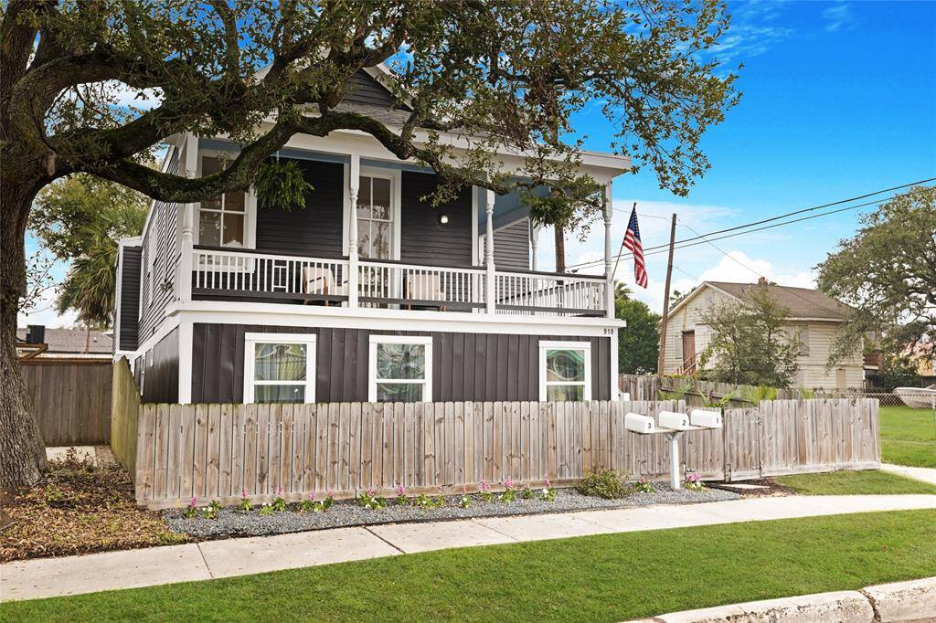 Framed by nature and full of charm. The contrast of modern upgrades and classic coastal architecture creates a one-of-a-kind presence on the block.