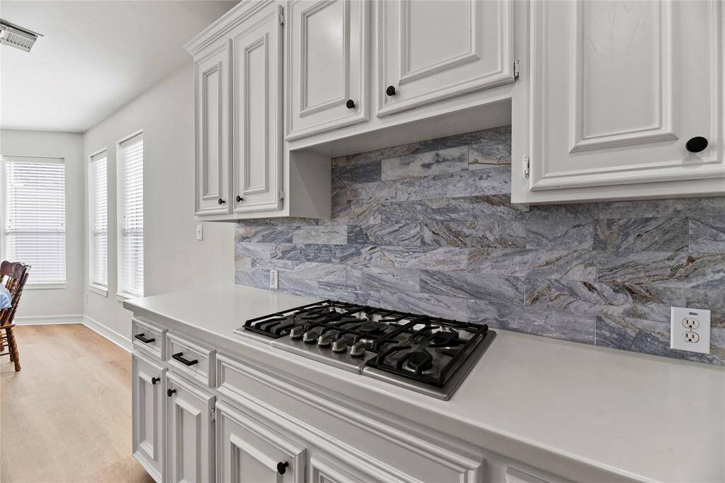 Foodies and gourmets will appreciate the gas range. Cook favorite and long-loved family recipes with confidence or try your hand at a new fusion meal you discovered on Pinterest!