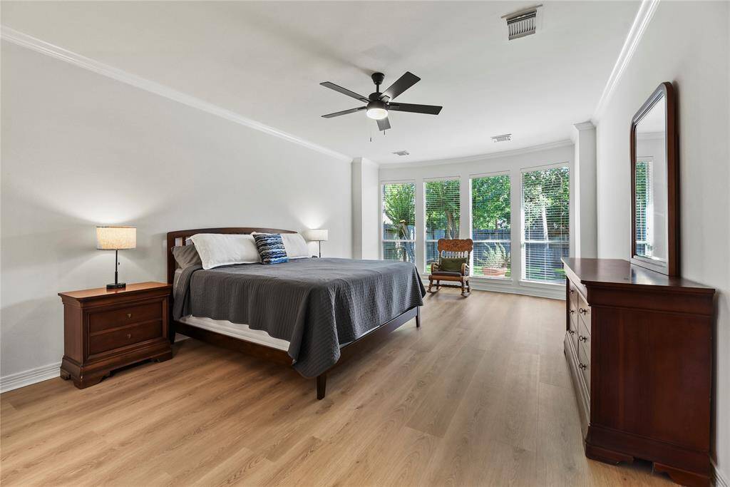 Every evening will be more relaxing with a grand primary suite!