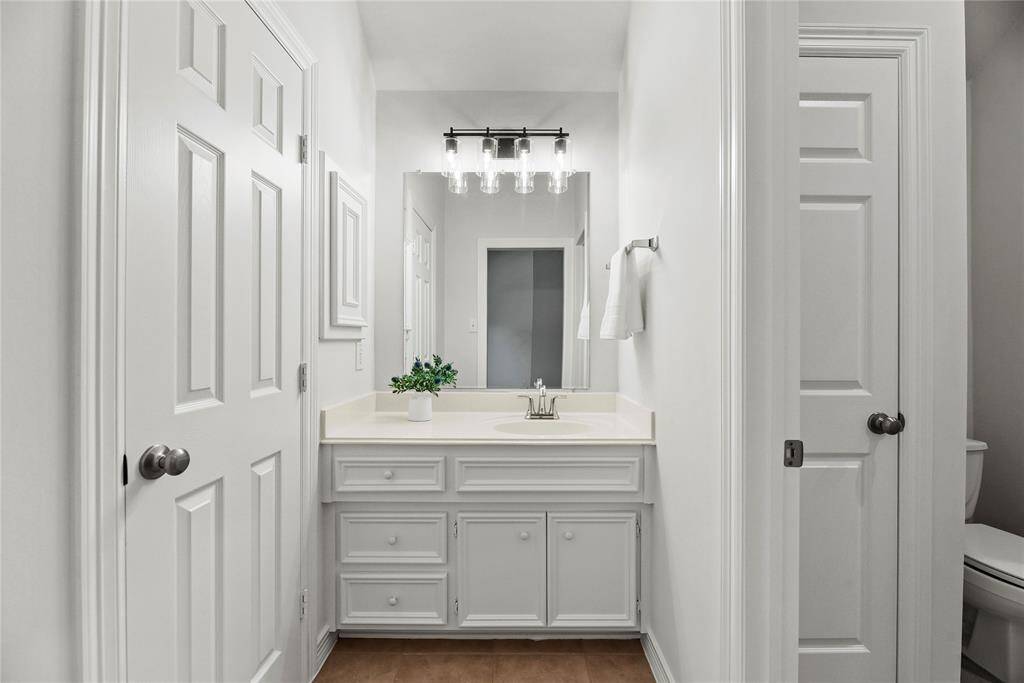 Multiple shower and tub combinations in the home make life easier and more gratifying. Guests are sure to appreciate the convenience of multiple bathing and grooming options.