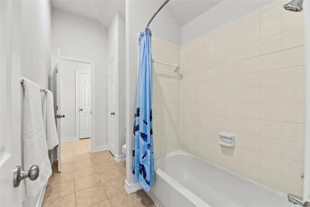 Jack-and-Jill bathrooms are especially welcome additions to any home with multiple children, guests, or harmlessly quarrelsome family members! Everyone gets what they need and want with an abundant choice of options.