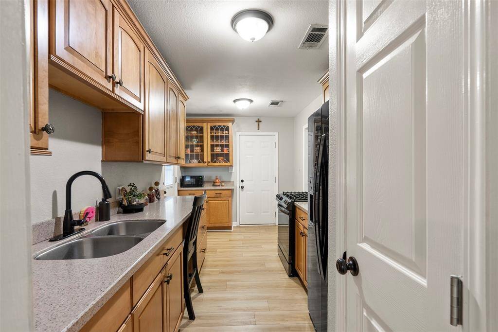You will love this kitchen as it has everthing you need in space saving area.