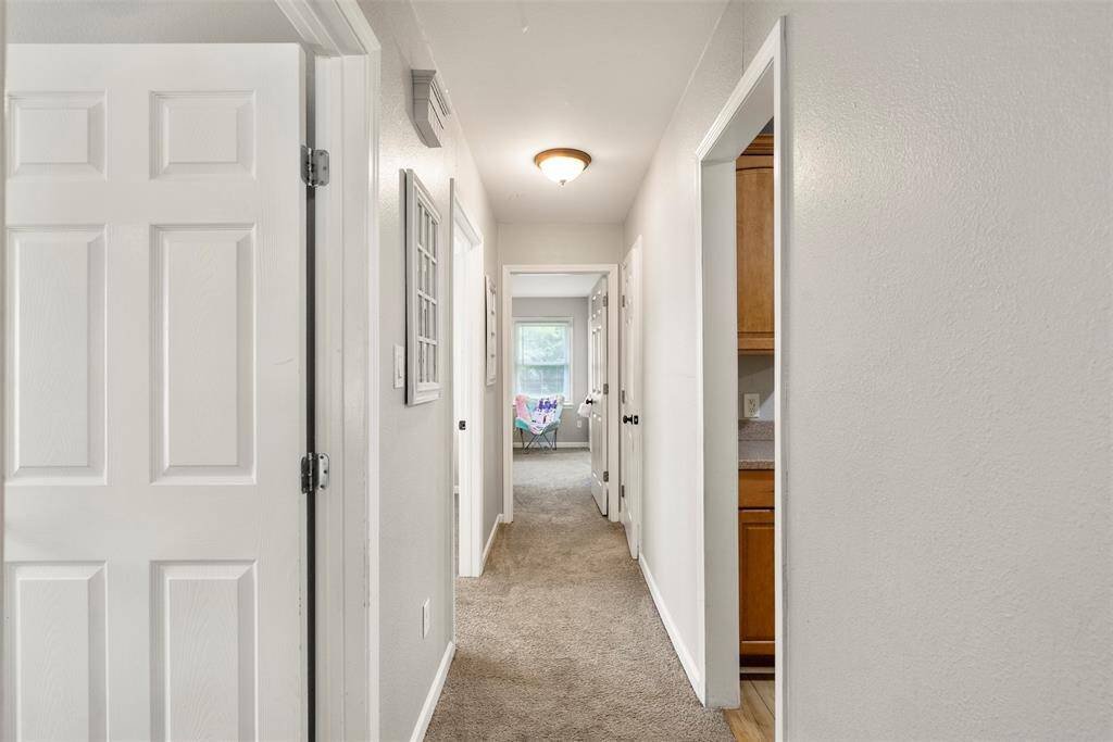 ALl bedrooms off hallway!