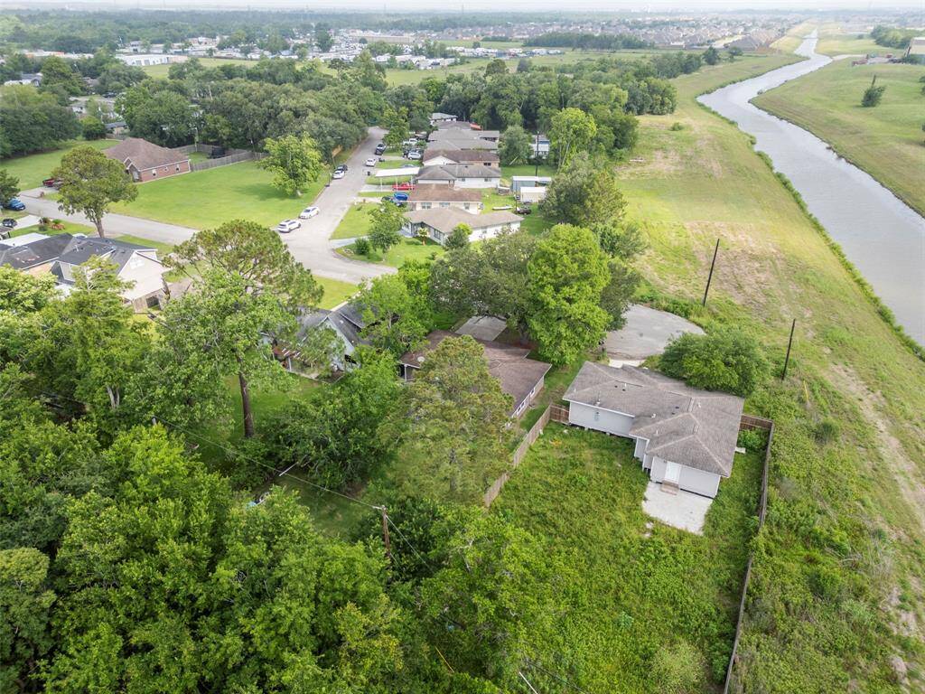 This home is located in a small neighborhood.