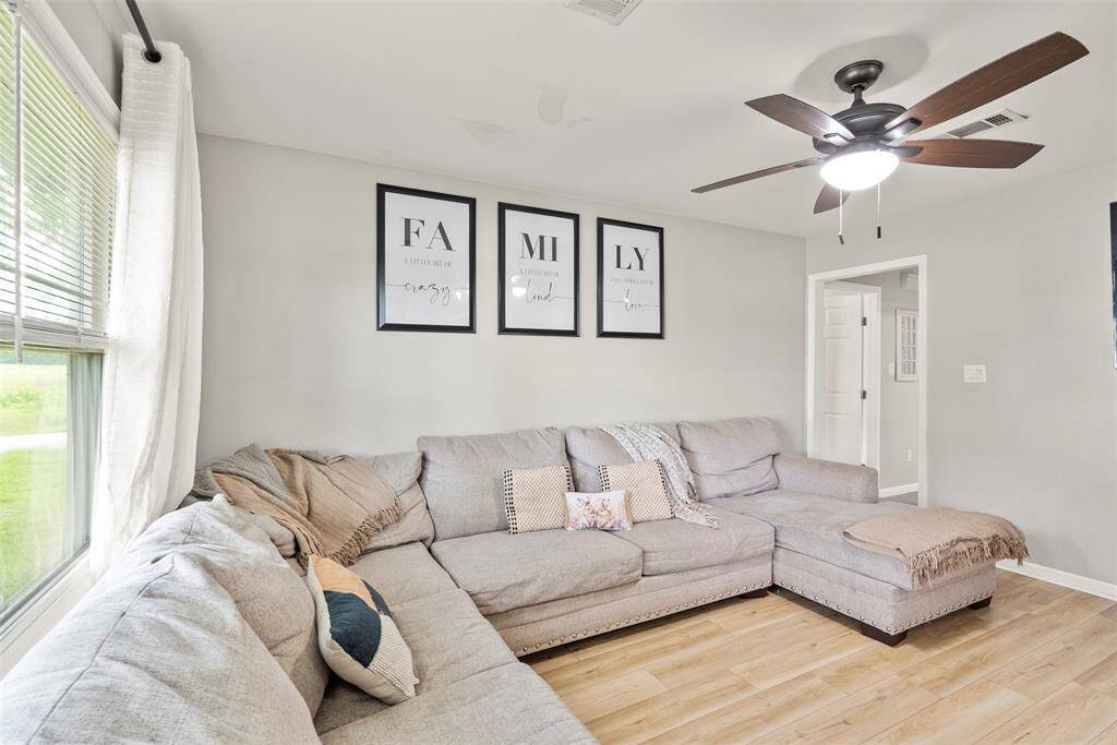 FAmily room has plenty of space.