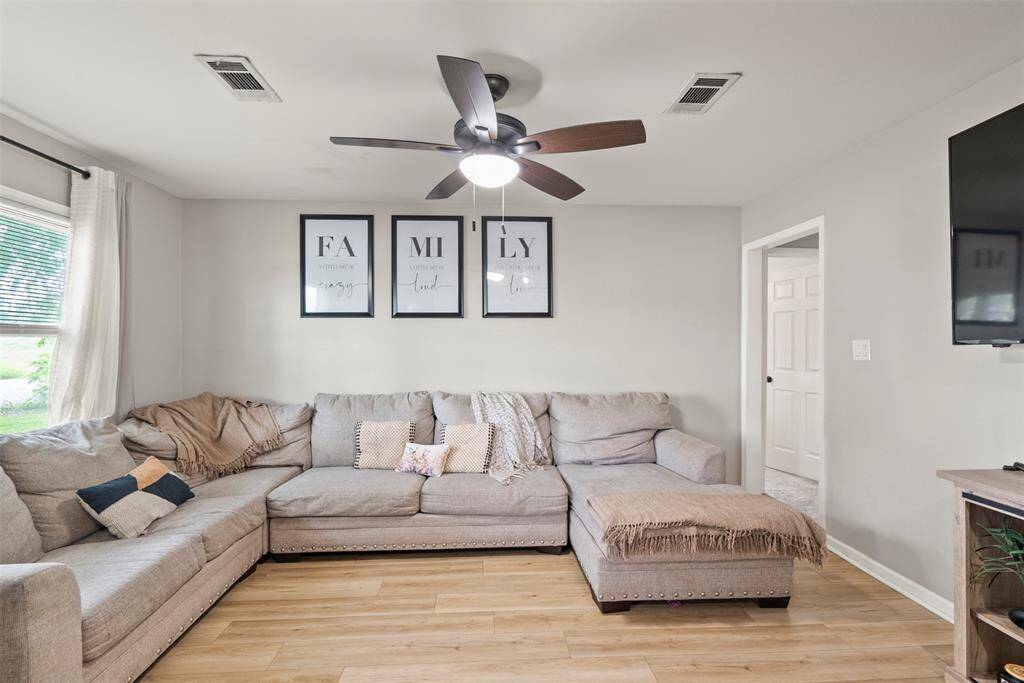 Lots of ways to arrange your furniture!