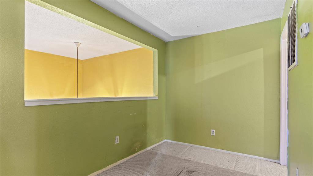 Open space upstairs, can be used as an office, game room, etc.