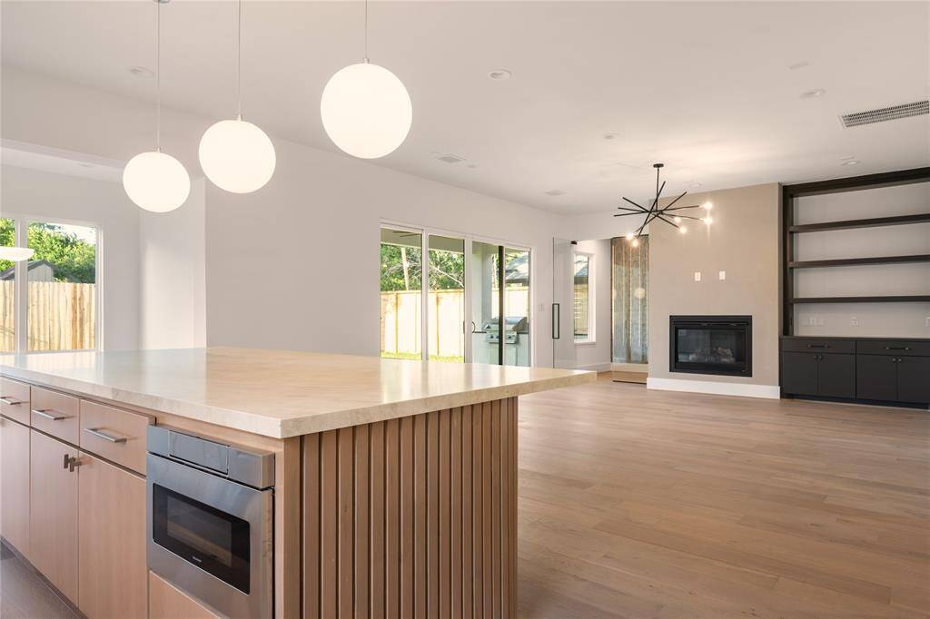 White Oak Shaker cabinetry elevates the look.