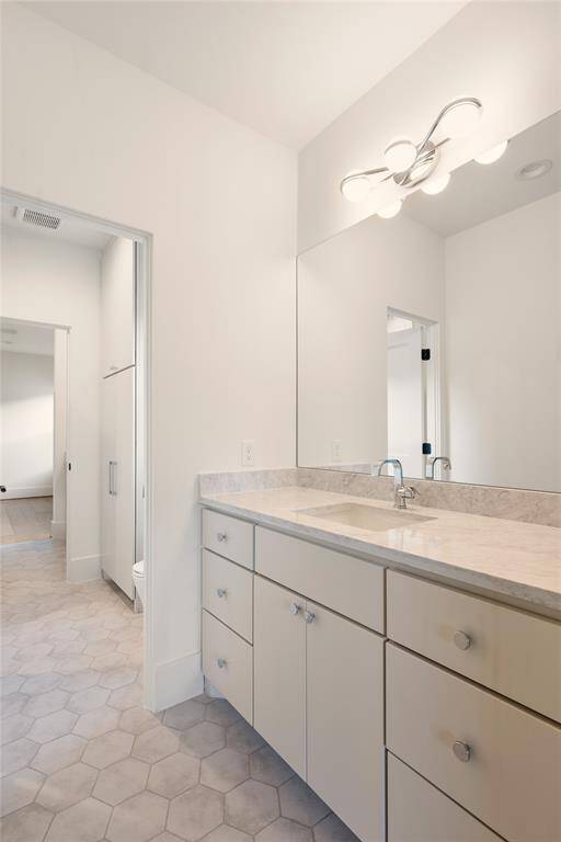 Additional picture of the Jack & Jill Bathroom