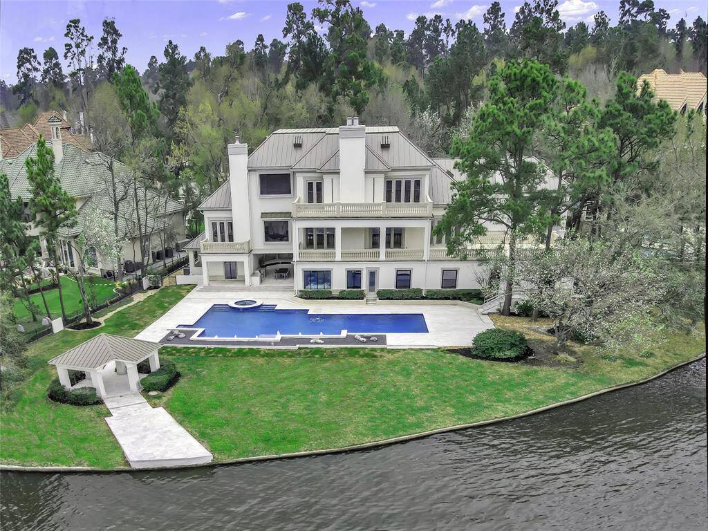 Luxury Living at 10 West Isle Place, The Woodlands, TX