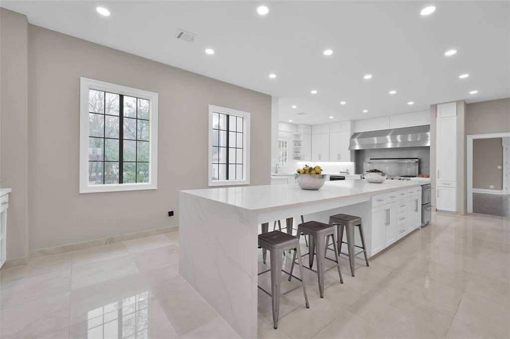 Dine in Seating in Breakfast Room