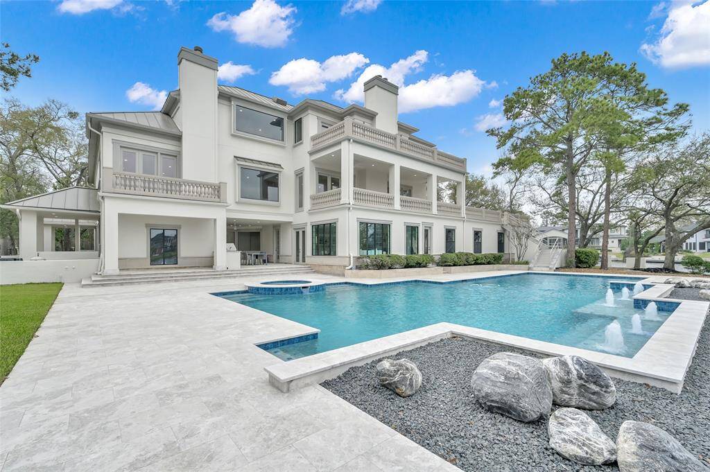Resort style 91 Foot Pool