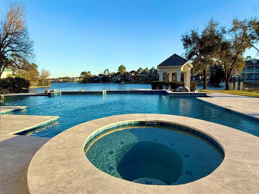 From the hot tub enjoy the infinity pool
