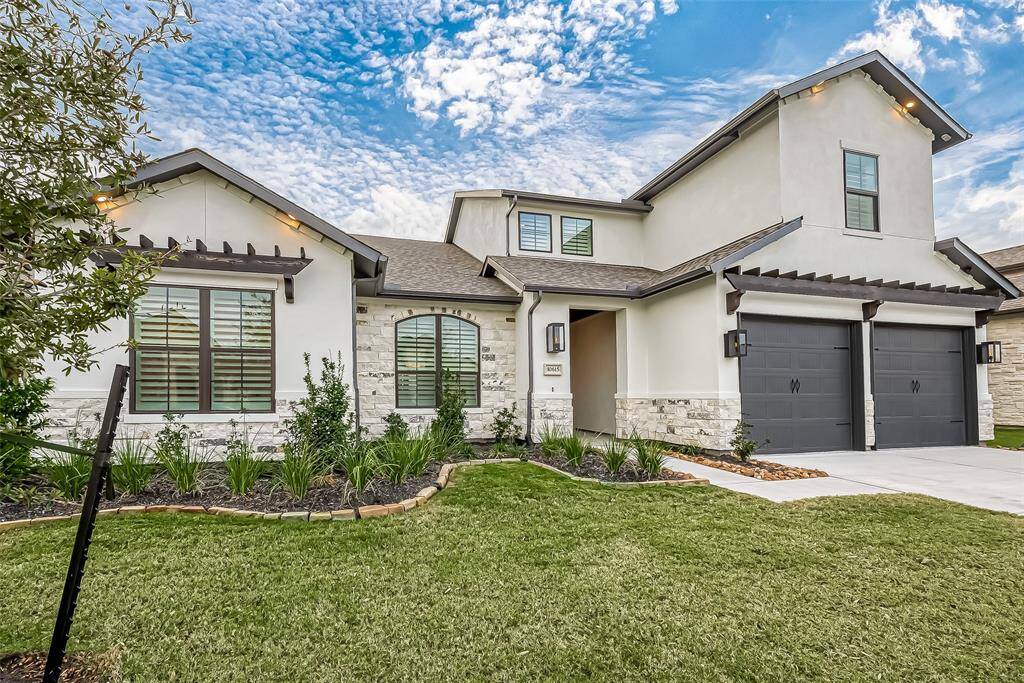 Discover Towne Lake, featuring Houston's largest private lake at 300 acres—an exclusive waterfront experience awaits!