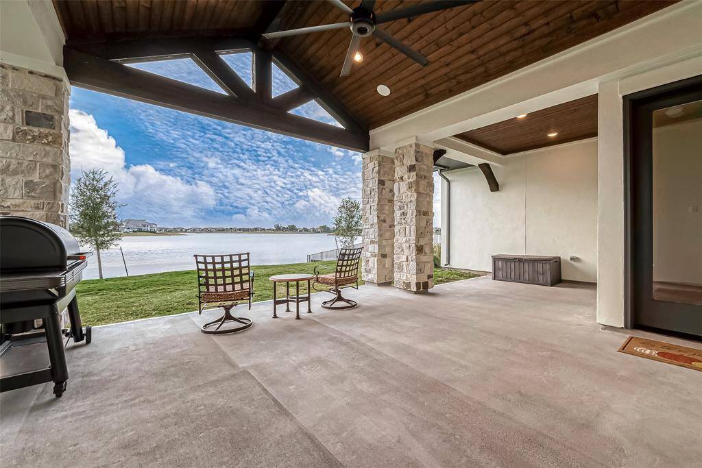 Spacious lakefront patio perfect for entertaining! Borrow kayaks and paddleboards from the Towne Lake, Lake House or take out your own water toys.