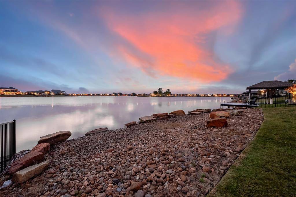 Enjoy backyard fishing with stunning lakeside views or take a boat or water taxi to the private island.