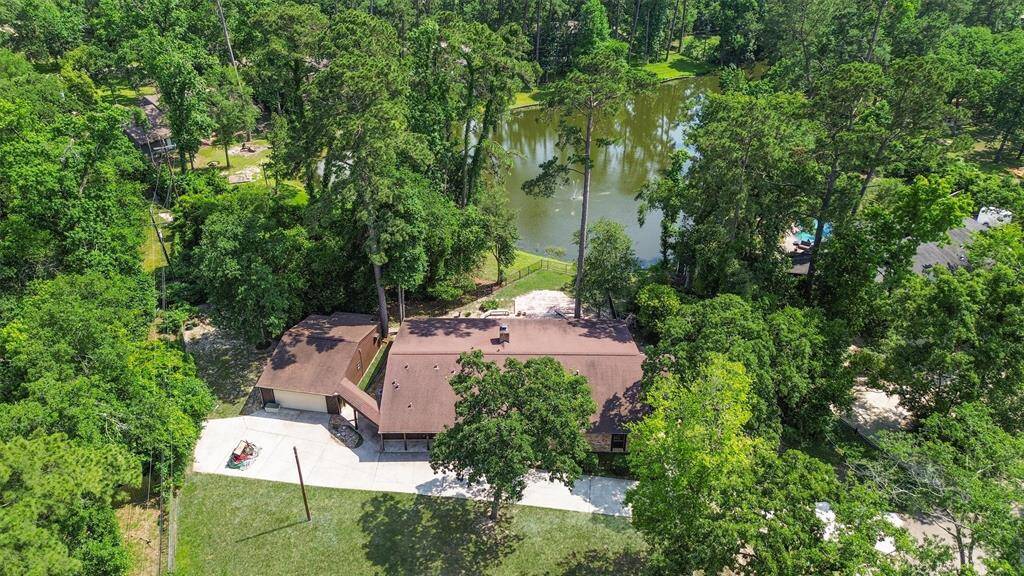 This 0.6 acre lot feels totally secluded from the backyard, as the let wraps around the lake and is bordered by this mature trees. It sits on a quiet cul de sac.