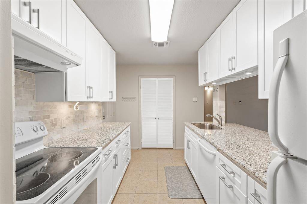 This updated kitchen is perfect for everyday life as well as entertaining family and friends!