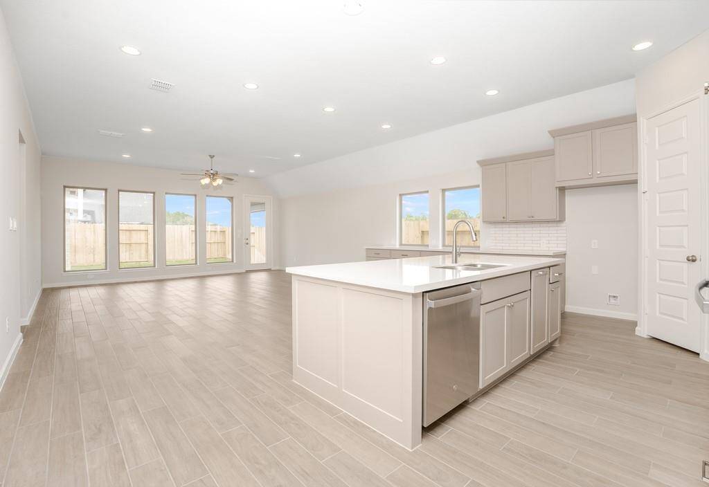 Kitchen open to Livingroom