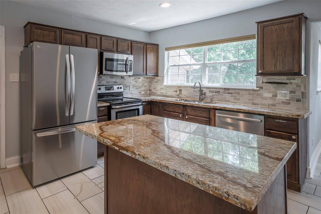 The island kitchen is a chefs dream with beautiful Granite counters!