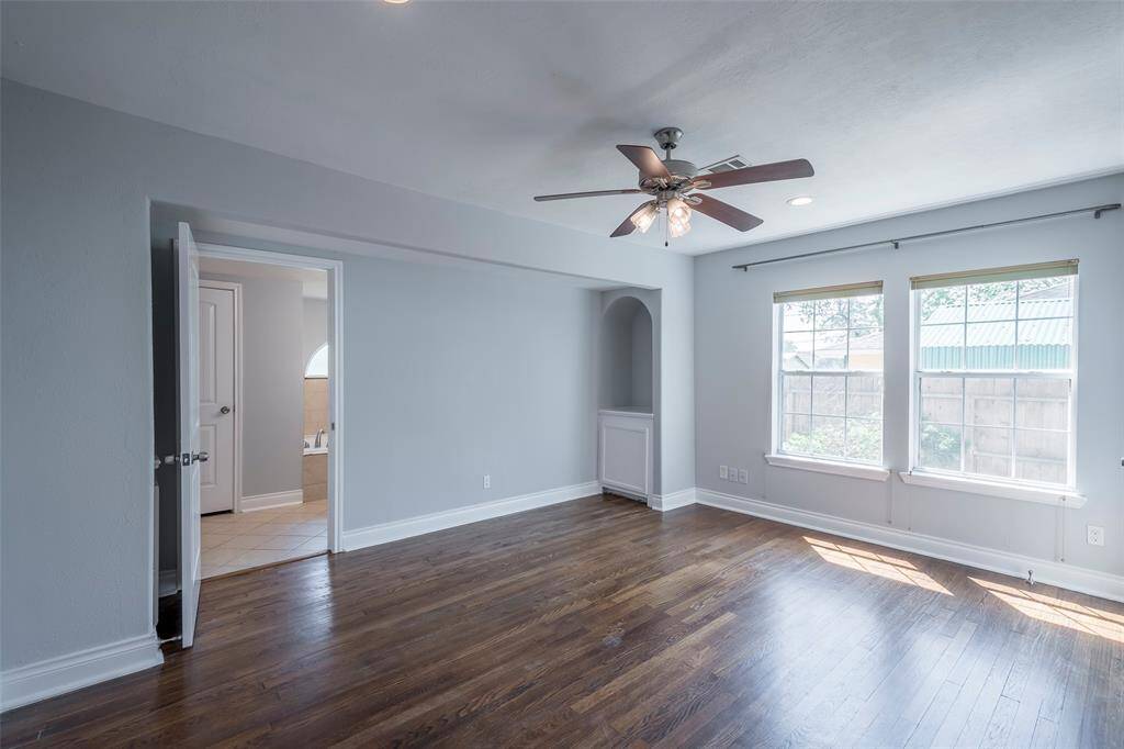 The primary suite measures 16x13.