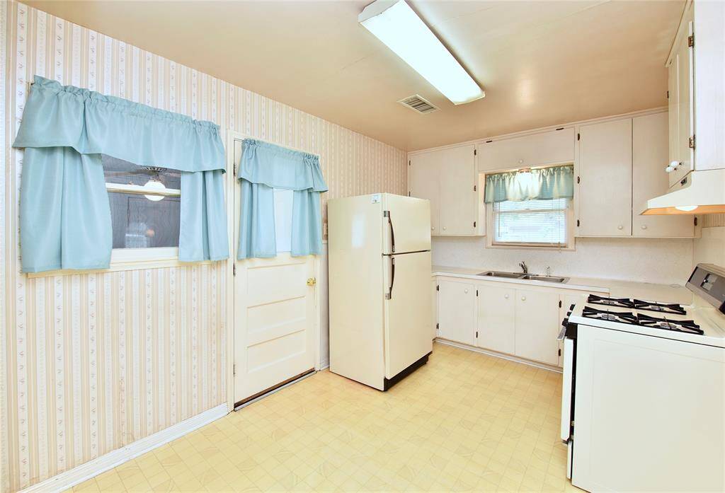 This kitchen has direct access to the formal dining and the sun room.