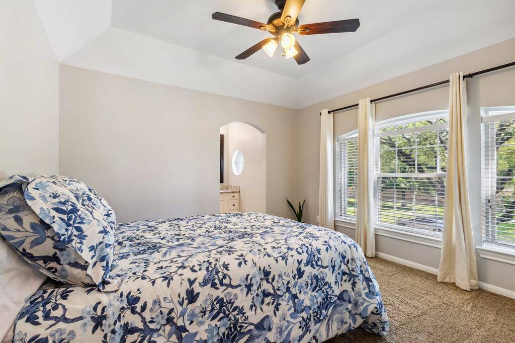 Secondary bedroom sharing Hollywood bath.