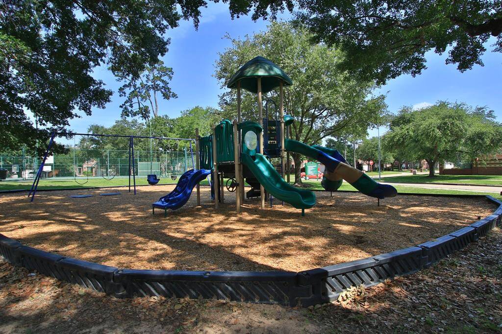 Great playground at the park with the tennis/pickleball courts.