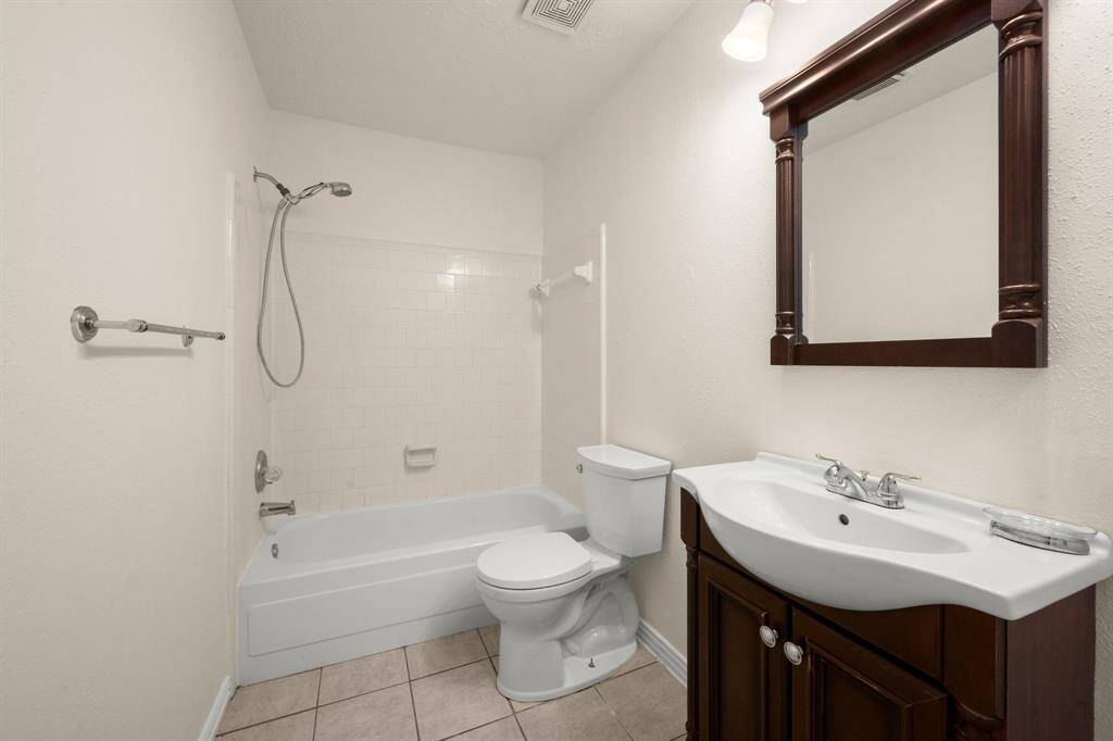 Secondary/hall  bathroom.