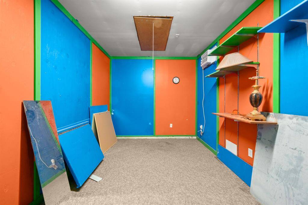 Bonus space in the garage, great for storage or hobbies!