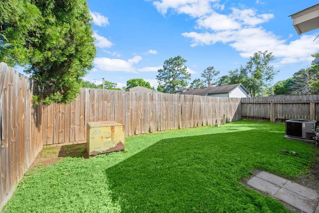 Great sized, private yard.