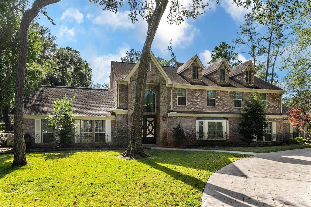 A lovely recently remodeled home with a beautiful private pool, 4 bedrooms & 4 full bath, and large yards, located in the prestigious convenient Memorial area, close to shopping like City Centre Houston and Memorial City Mall, dinning, parks, etc.