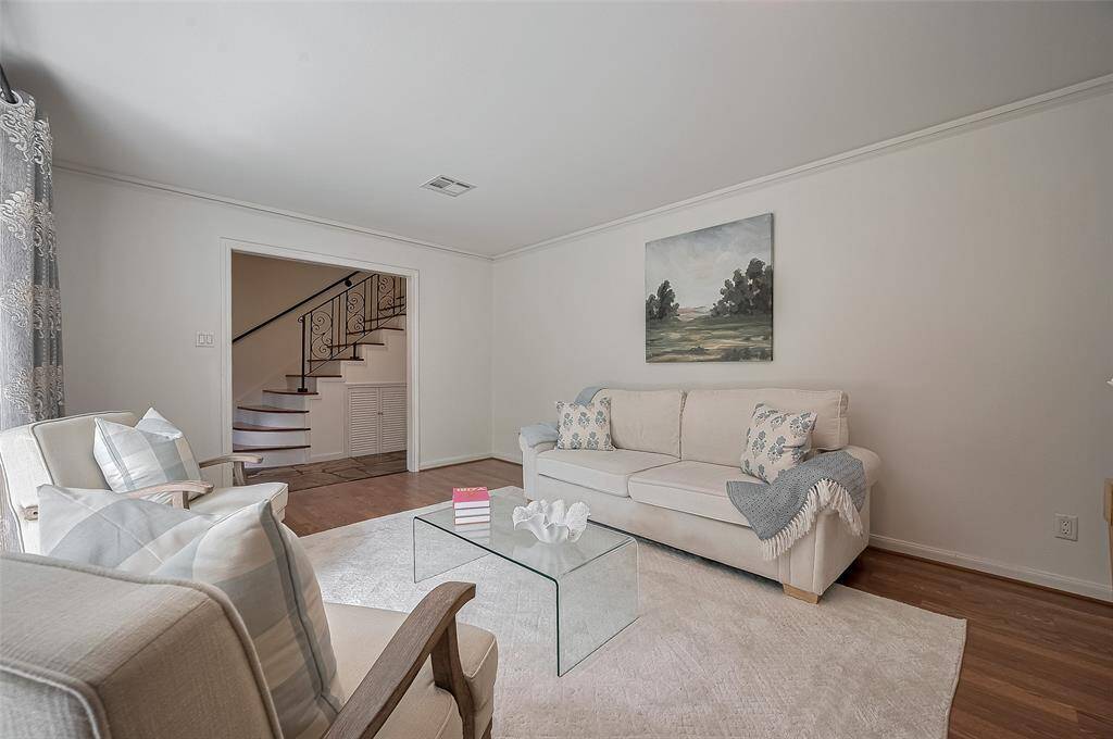 This room is crisp and bright with lots of natural light.