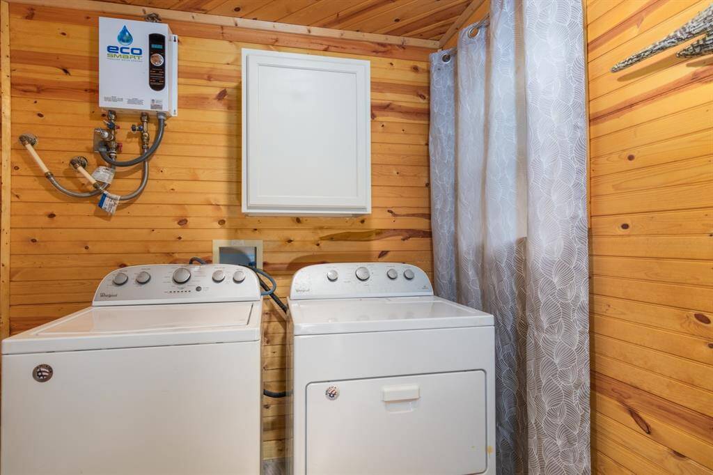 Tankless water heater gives hot water on demand