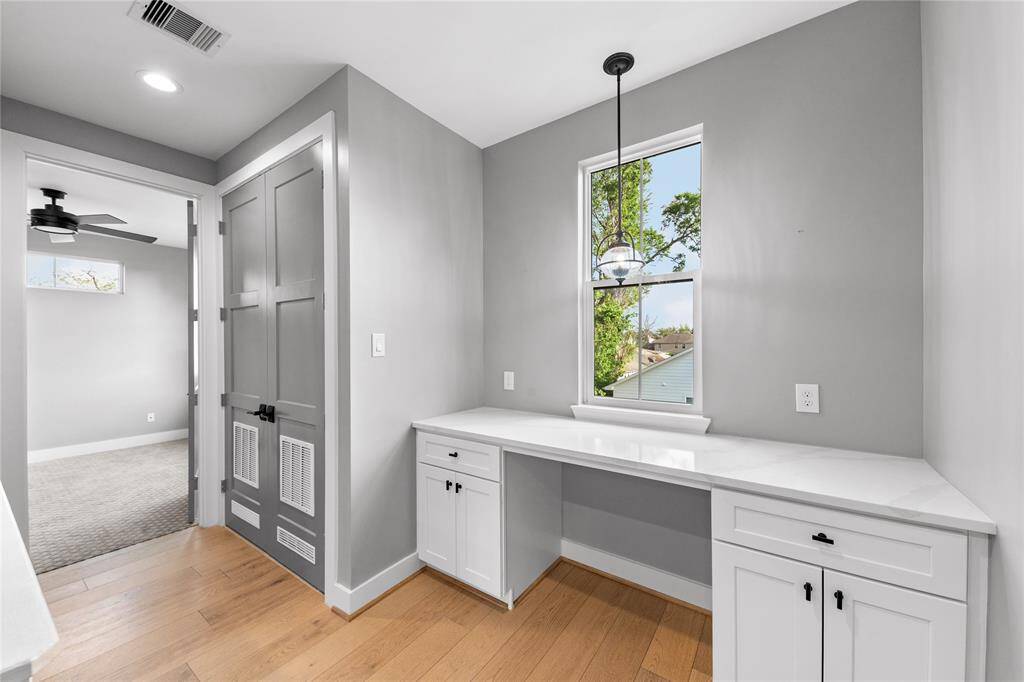 Upstairs, you'll find the perfect home office, writing nook or hobby/crafting area.