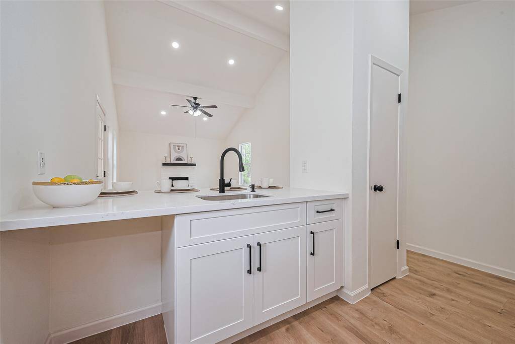 Brand new kitchen and pantry area