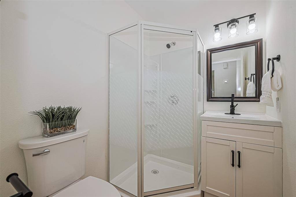 Hallway full bathroom for guests with a new stand up shower and vanity