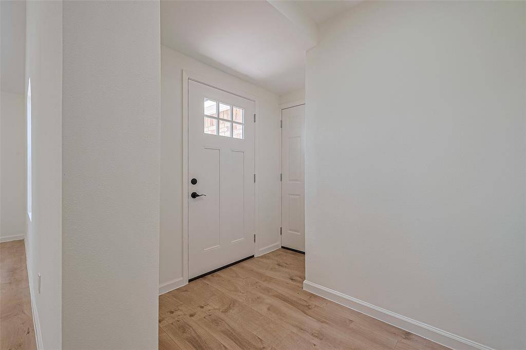 Spacious entry area