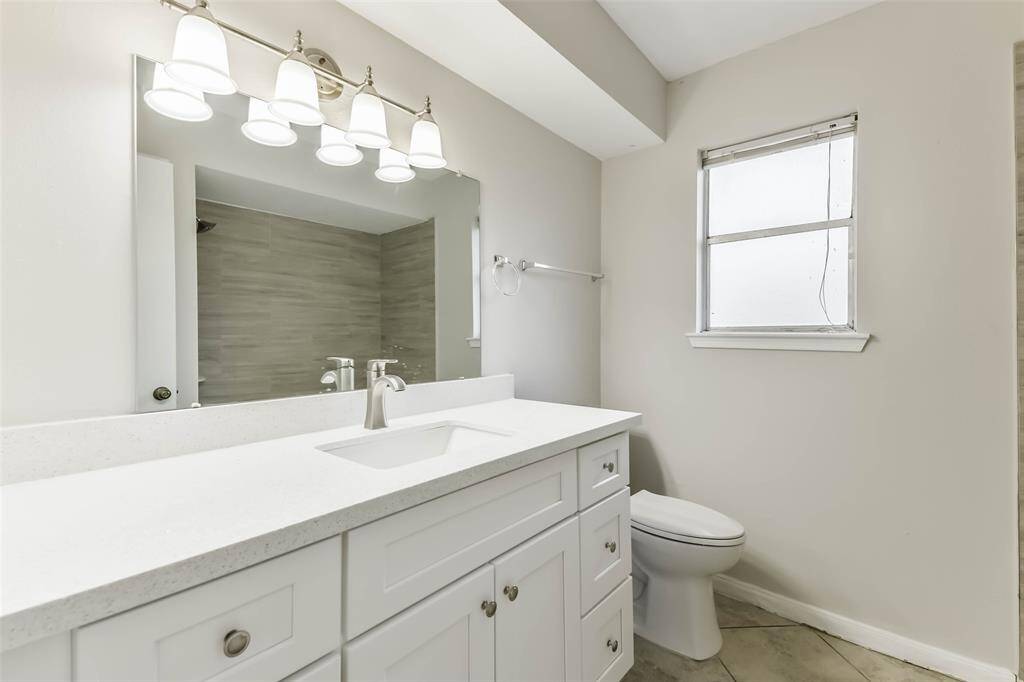 Hallway Bathroom upstairs