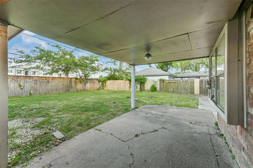 Huge backyard cover patio