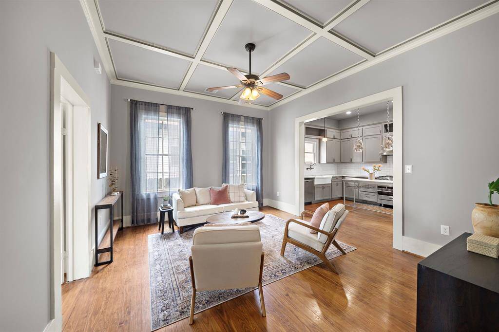 Just off the front foyer is the generously-sized living room. Look up at COFFERED ceiling accented with paint colors. Window coverings throughout the home!
