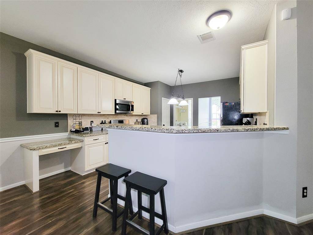 Recently replaced microwave & dishwasher. Breakfast bar & desk nook for added counter space.
