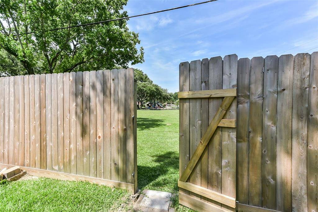 Step from the backyard into the adjacent field/park.